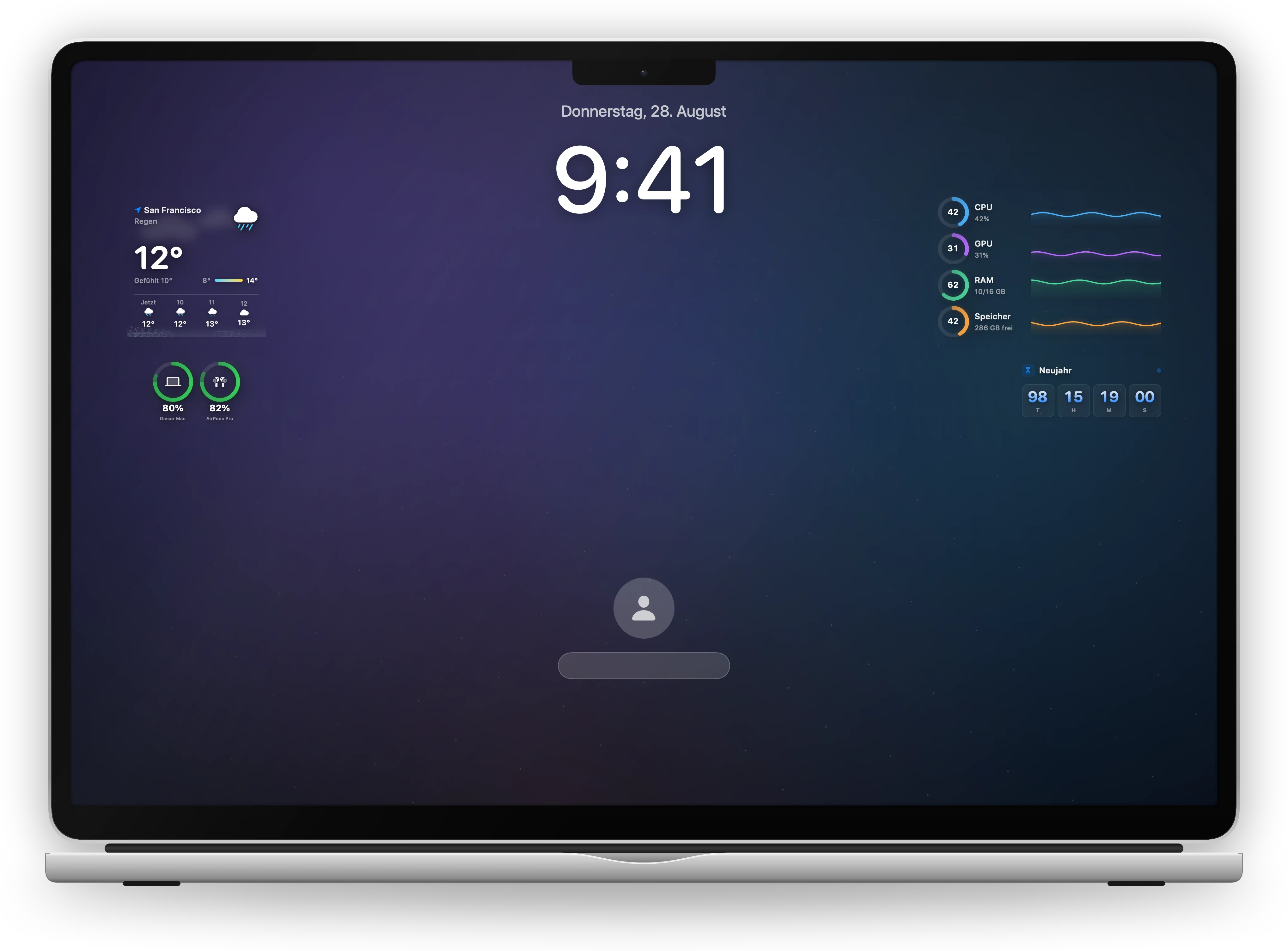 Ein MacBook im Sperrbildschirm mit Wetter-, Akku-, System- und Countdown-Widgets neben der Uhr